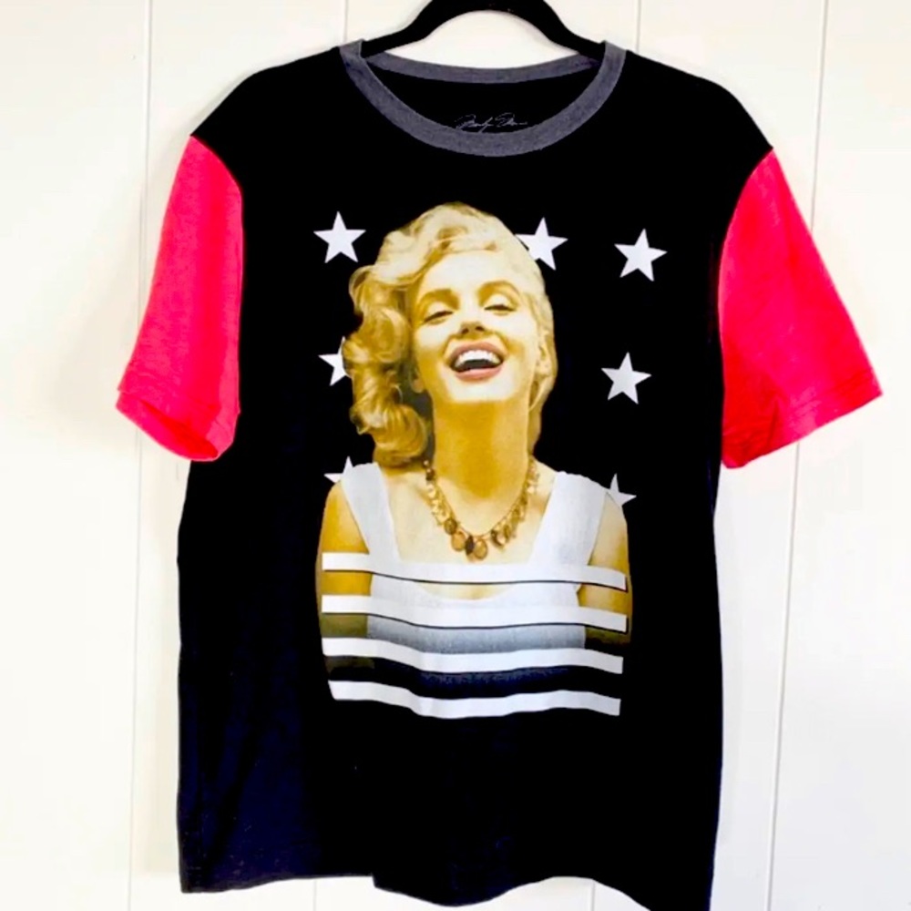 NWOT  - Marilyn Monroe tee - size Large